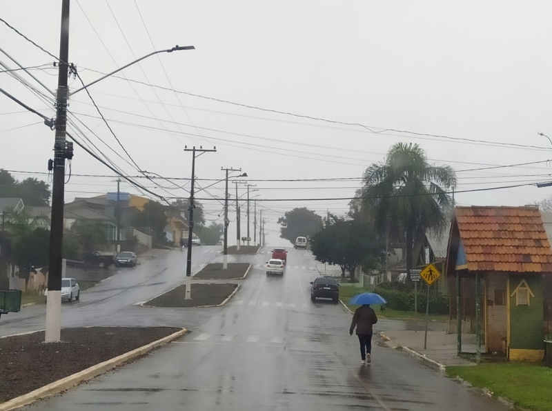 Semana começa com chuva em todas as regiões do RS. Veja em Júlio de  Castilhos. - Alcir 61